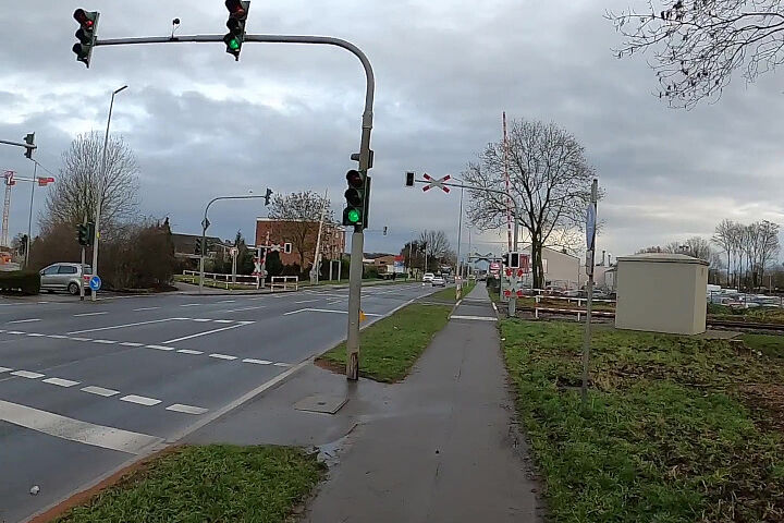 Bild 4: Ampel an der langen Seite einer T-Kreuzung Bild 4: Ampel an der langen Seite einer T-Kreuzung