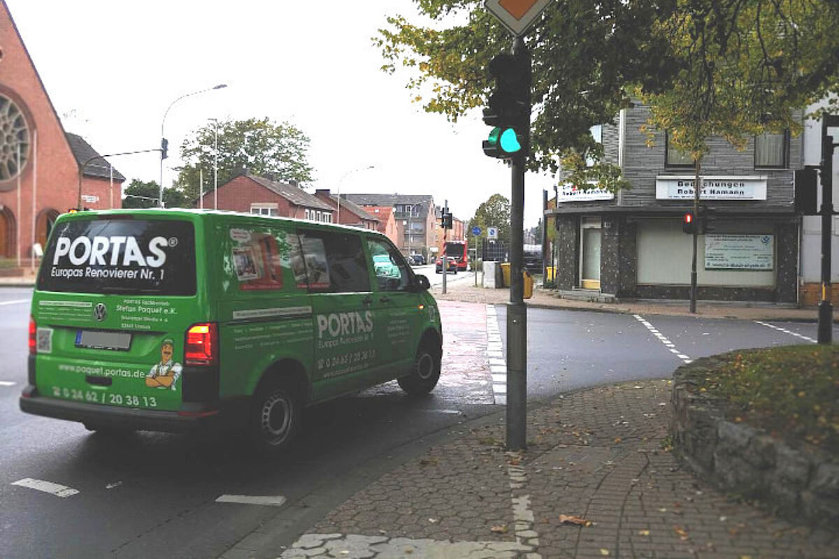 Bild 2: Für den Radverkehr gilt die Ampel links Für den Radverkehr gilt die Ampel links