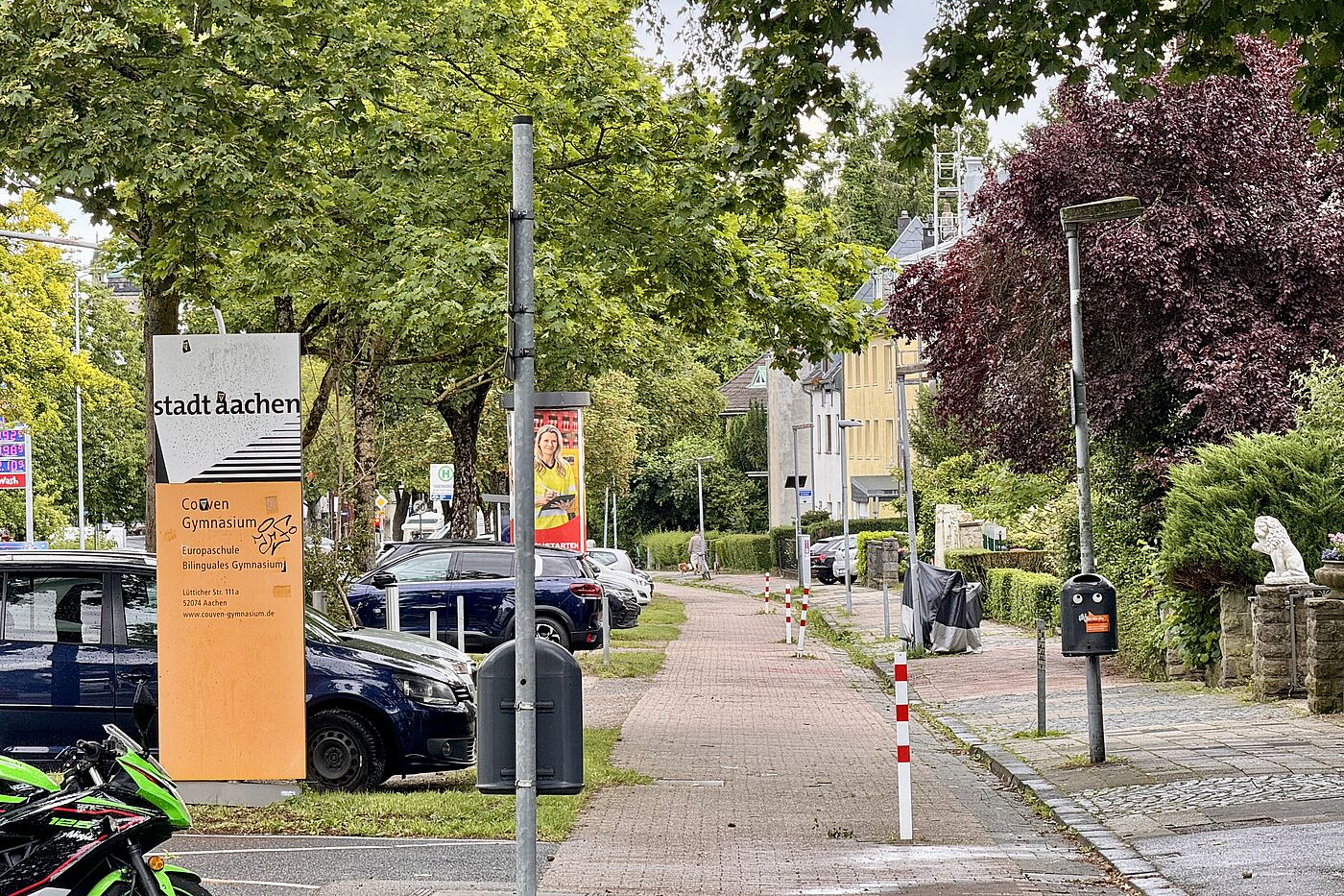 Bestandsradweg an der Lütticher Straße vor dem Couven Gymnasium