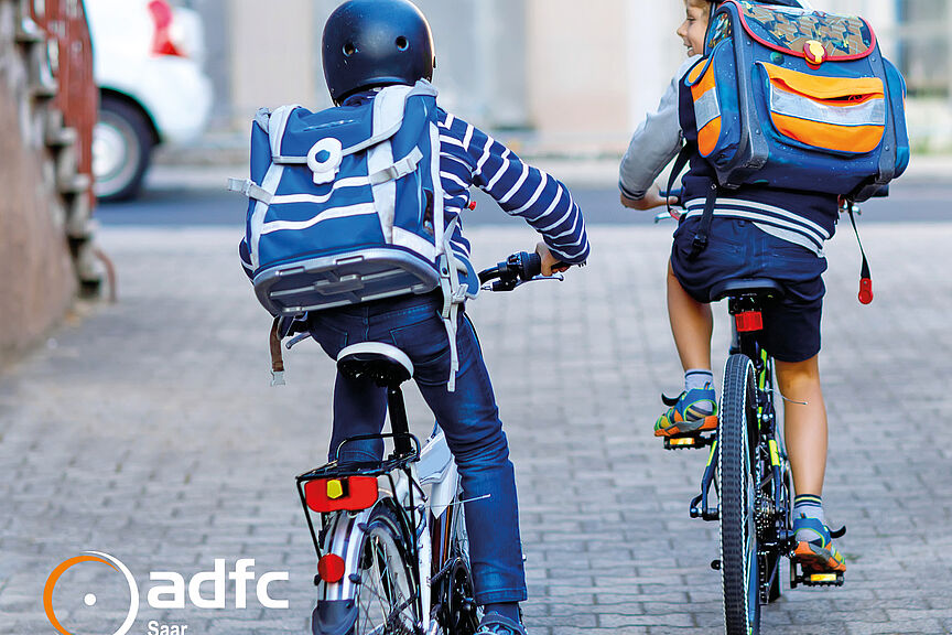 aufsteigen 02/2026 Kinder mit dem Fahrrad auf dem Schulweg