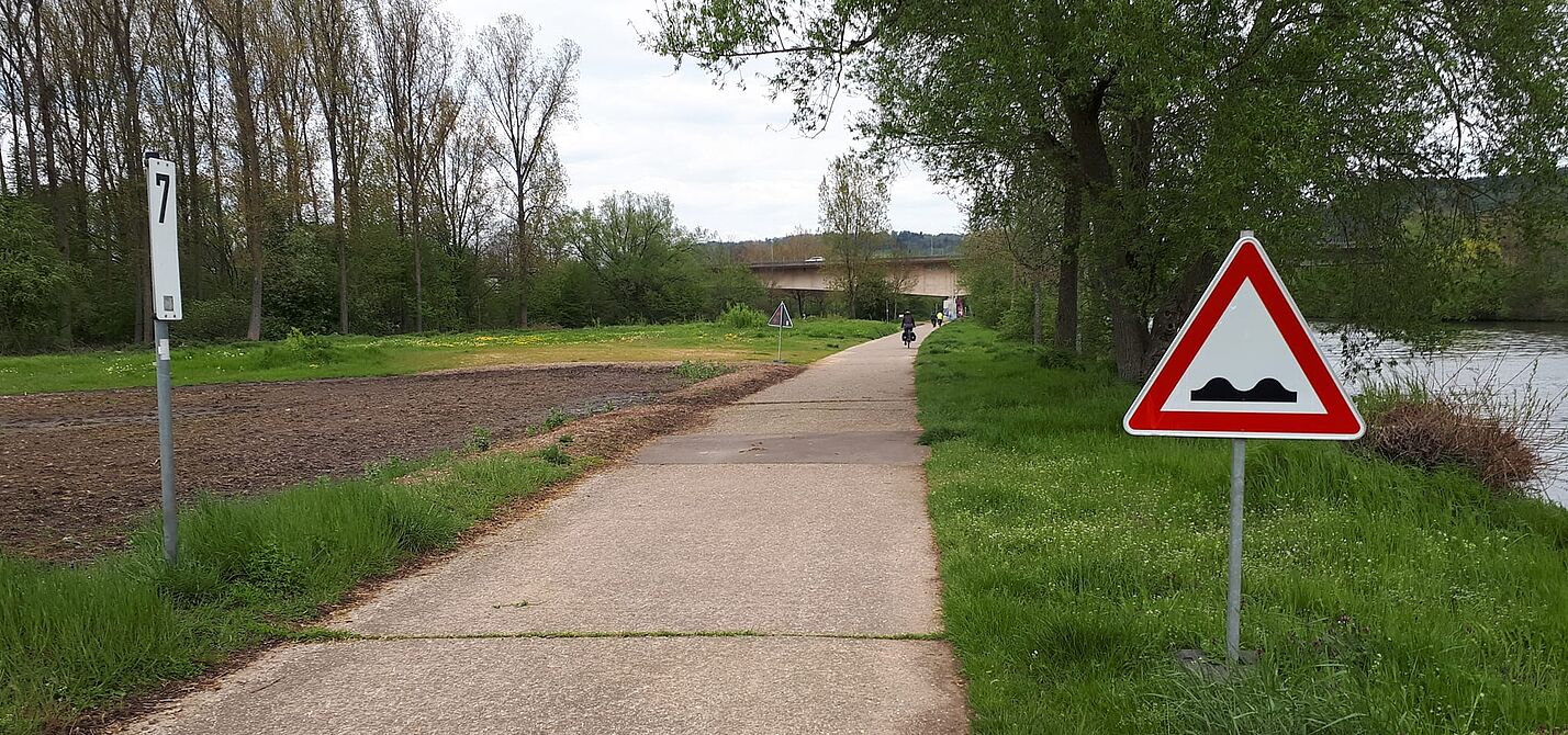 Saar-Radweg zwischen Merzig und Mettlach Saar-Radweg zwischen Merzig und Mettlach